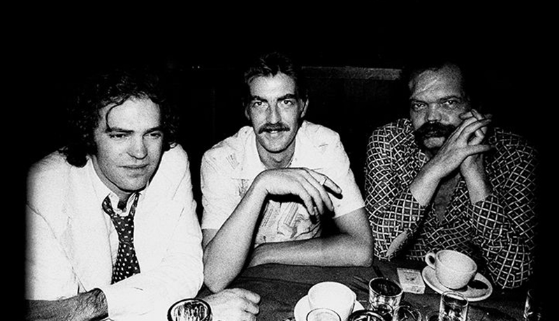 Forrest Myers (centro), en los años 70 en Nueva York. Foto: Anton Perich